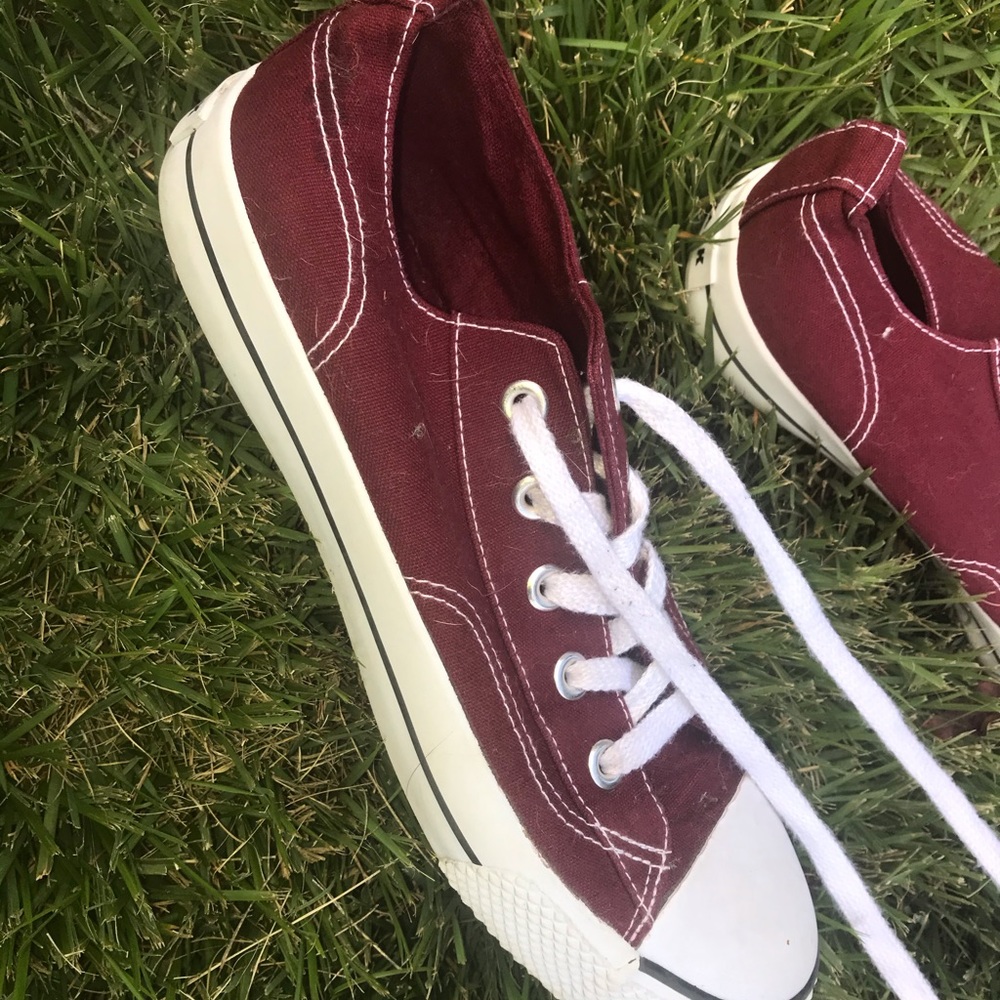 Burgundy AirWalk Low tops. Great Condition.